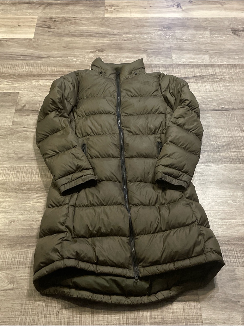 North face Women's Olive Green Long Puffer Coat - Lightweight Warmth